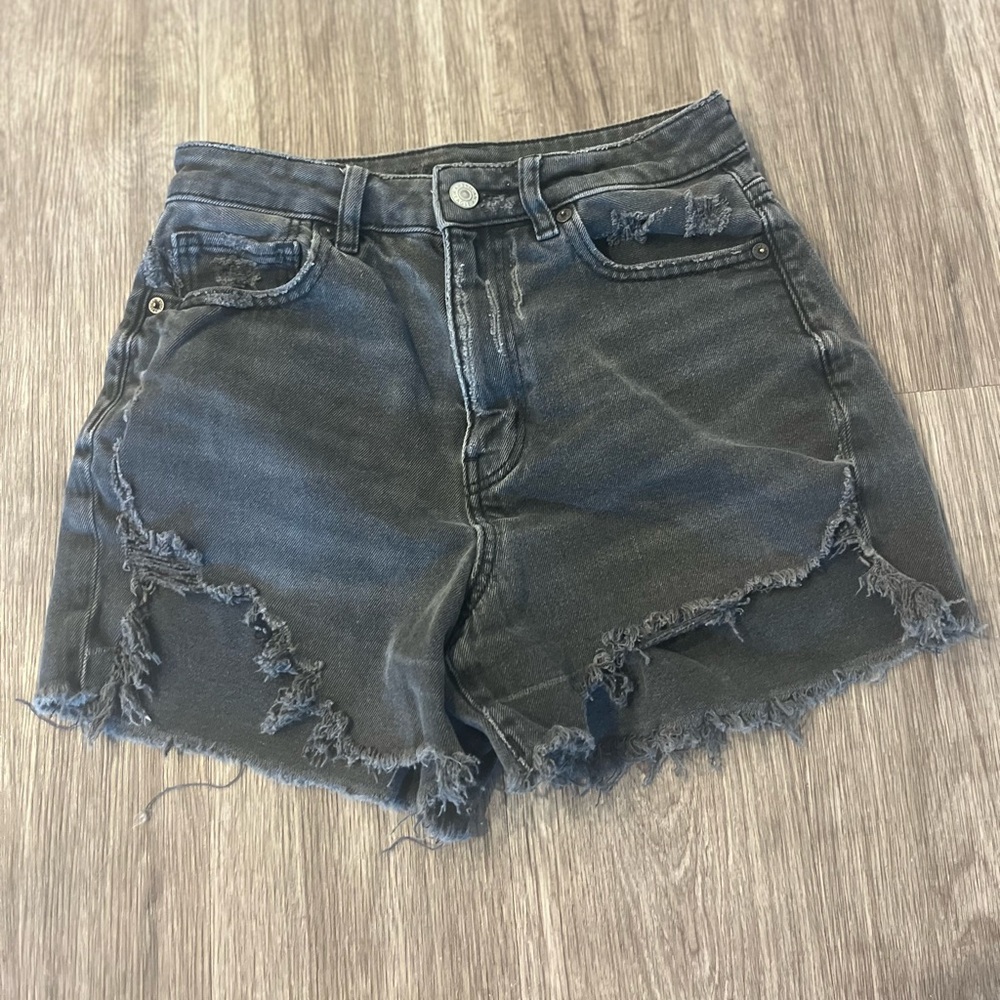 AMERICAN EAGLE | Stretch Black Denim Distressed Mom Short - 2 Black